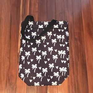 NWOTs Rad Rev Carry All Tote In Palm Tree